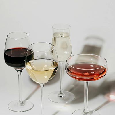 瓶装葡萄酒可以放几年不变质嘛，红酒存放几年饮用最佳