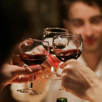 品鉴葡萄酒的基本步骤，怎么品鉴红酒的好坏